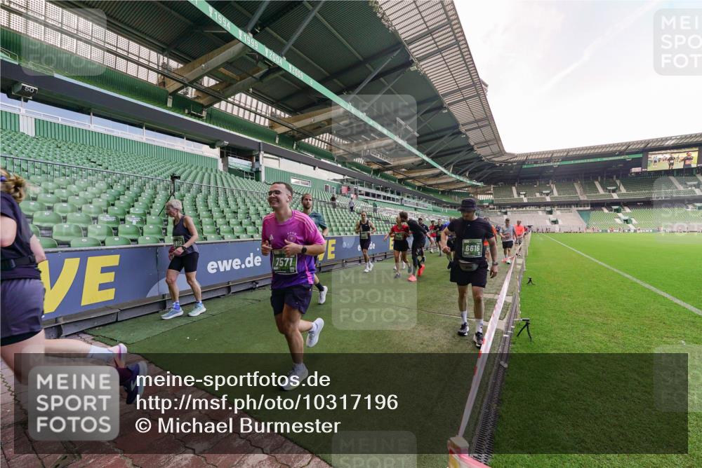 13.09.2026 - 21. swb-Marathon Bremen Michael Burmester http://msf.ph/oto/10317196 13.09.2026 13:14:31 Laufen im Stadion 266, 270, 278, 300, 414, 460, 576, 600, 631, 768, 950, 956, 1005, 1008, 1047, 1143, 1392, 1408, 1426, 1573, 1596, 1641, 1818, 1819, 1991, 2024, 2035, 2079, 2233, 2235, 2314, 2359, 2387, 2412, 2439, 2457, 2466, 2484, 2494, 2521, 2540, 2564, 2612, 2665, 2690, 2691, 2693, 2737, 2773, 2816, 2829, 2838, 2861, 2865, 2887, 2921, 2958, 2972, 2978, 3016, 3111, 3209, 3253, 3277, 3304, 3313, 3355, 3378, 3405, 3428, 3653, 3661, 3670, 3680, 3829, 4034, 4080, 4306, 703 meine-sportfotos.de