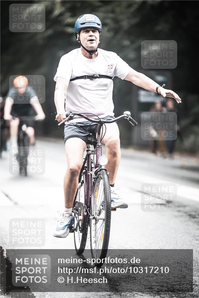 13.09.2026 - Stadtparktriathlon H.Heesch http://msf.ph/oto/10317210 13.09.2026 11:52:56 Radfahren 758, 829, 852, 854, 887 meine-sportfotos.de
