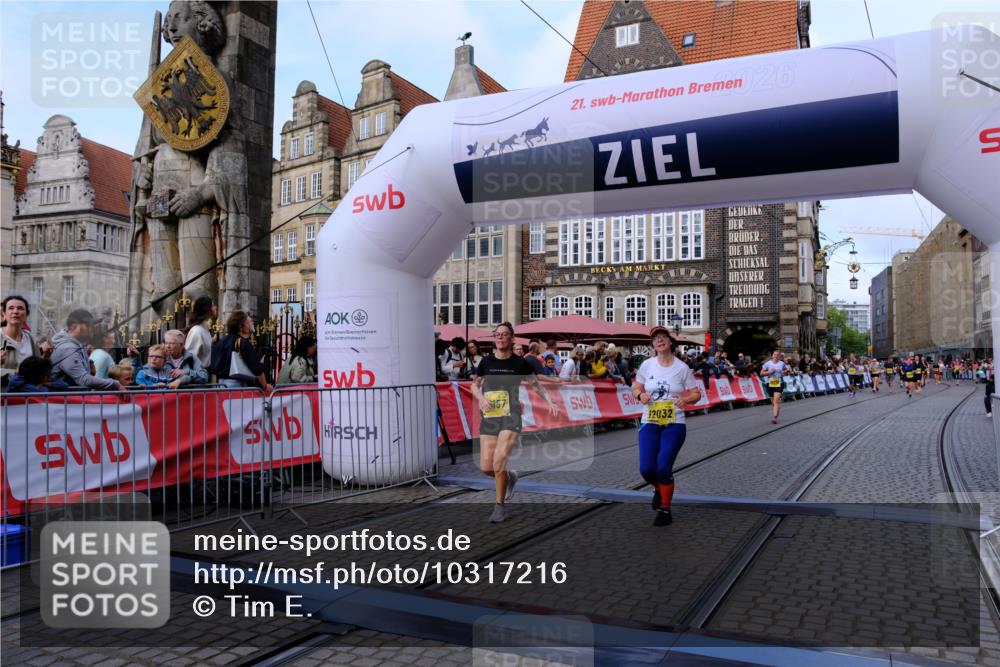 13.09.2026 - 21. swb-Marathon Bremen Tim E. http://msf.ph/oto/10317216 13.09.2026 10:57:18 Ziel 10157, 10408, 10610, 10772, 11000, 11079, 11236, 11328, 11484, 11946, 12032, 12284 meine-sportfotos.de