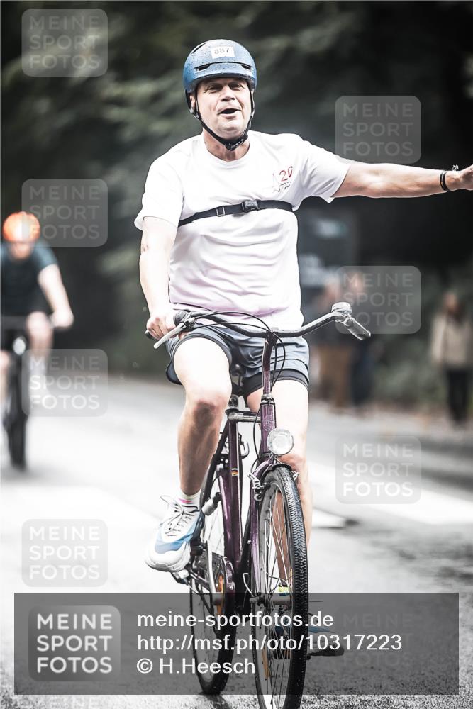 13.09.2026 - Stadtparktriathlon H.Heesch http://msf.ph/oto/10317223 13.09.2026 11:52:56 Radfahren 758, 829, 852, 854, 887 meine-sportfotos.de