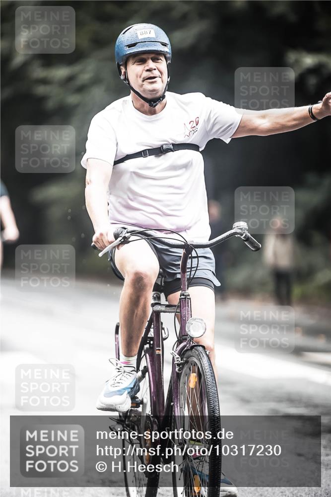 13.09.2026 - Stadtparktriathlon H.Heesch http://msf.ph/oto/10317230 13.09.2026 11:52:57 Radfahren 758, 829, 852, 854, 887 meine-sportfotos.de