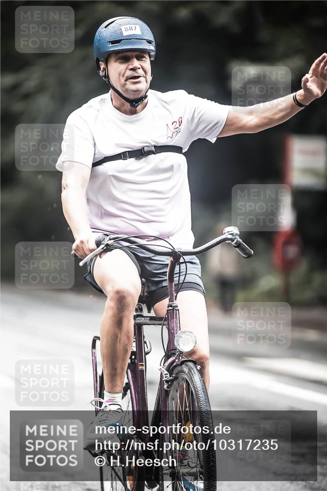 13.09.2026 - Stadtparktriathlon H.Heesch http://msf.ph/oto/10317235 13.09.2026 11:52:57 Radfahren 758, 829, 852, 854, 887 meine-sportfotos.de