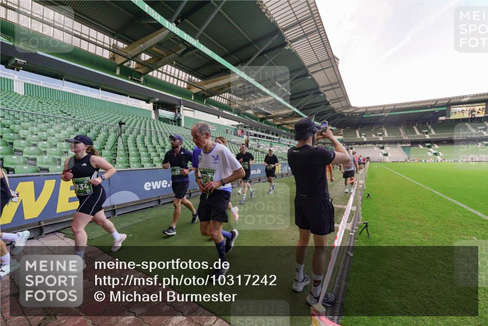 13.09.2026 - 21. swb-Marathon Bremen Michael Burmester http://msf.ph/oto/10317242 13.09.2026 13:14:34 Laufen im Stadion 266, 270, 278, 300, 414, 460, 576, 600, 631, 768, 950, 956, 1005, 1008, 1047, 1143, 1392, 1408, 1426, 1573, 1596, 1818, 1819, 1991, 2024, 2035, 2079, 2233, 2235, 2314, 2359, 2387, 2412, 2439, 2457, 2466, 2484, 2494, 2521, 2540, 2564, 2612, 2665, 2690, 2691, 2693, 2737, 2760, 2773, 2816, 2829, 2838, 2861, 2865, 2887, 2921, 2958, 2972, 2978, 3016, 3111, 3209, 3277, 3304, 3313, 3355, 3378, 3405, 3428, 3653, 3661, 3670, 3680, 3829, 4034, 4080, 4306, 703 meine-sportfotos.de