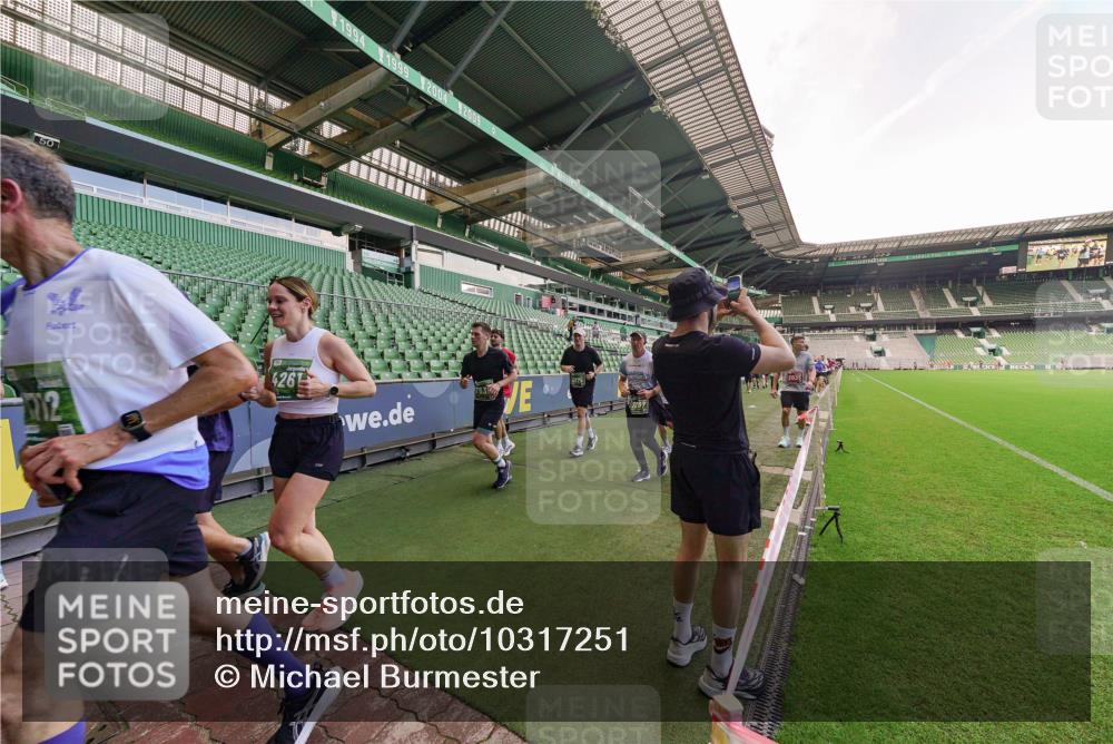 13.09.2026 - 21. swb-Marathon Bremen Michael Burmester http://msf.ph/oto/10317251 13.09.2026 13:14:35 Laufen im Stadion 263, 266, 270, 278, 300, 414, 460, 576, 600, 631, 768, 950, 956, 1005, 1008, 1047, 1143, 1392, 1408, 1426, 1573, 1596, 1818, 1819, 1991, 2024, 2035, 2079, 2233, 2235, 2314, 2359, 2387, 2412, 2457, 2466, 2484, 2494, 2521, 2540, 2564, 2612, 2665, 2690, 2691, 2693, 2737, 2760, 2773, 2816, 2829, 2838, 2859, 2861, 2865, 2887, 2921, 2958, 2972, 2978, 3016, 3111, 3209, 3277, 3304, 3313, 3355, 3378, 3405, 3428, 3653, 3661, 3670, 3680, 3829, 4034, 4080, 4306, 703 meine-sportfotos.de