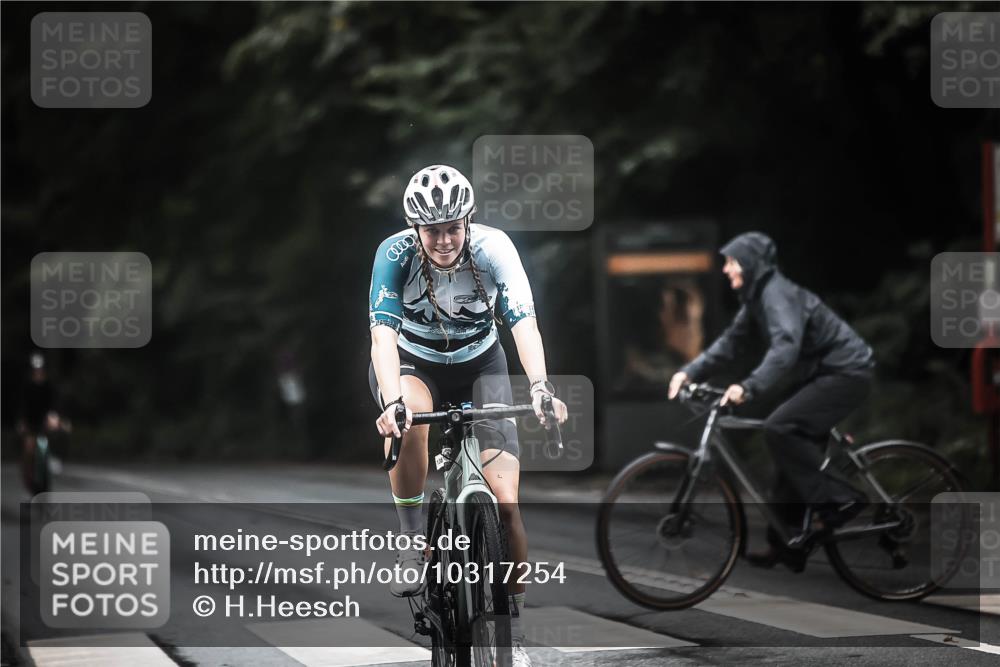 13.09.2026 - Stadtparktriathlon H.Heesch http://msf.ph/oto/10317254 13.09.2026 13:01:00 Radfahren 1298, 1319, 1321, 1324, 1367 meine-sportfotos.de