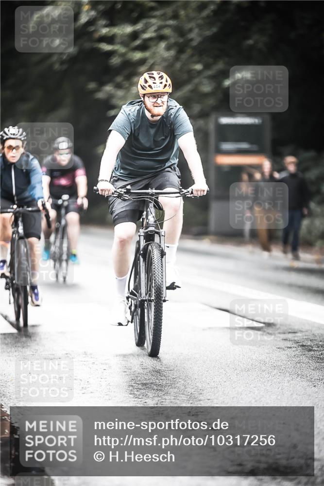 13.09.2026 - Stadtparktriathlon H.Heesch http://msf.ph/oto/10317256 13.09.2026 11:52:58 Radfahren 758, 829, 852, 854, 887 meine-sportfotos.de