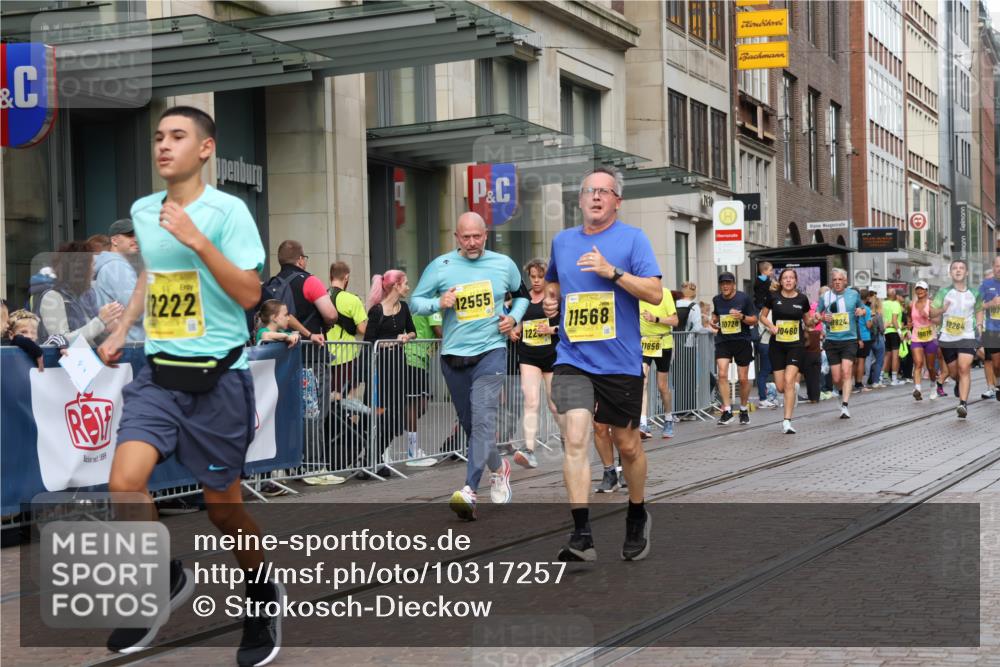 13.09.2026 - 21. swb-Marathon Bremen Strokosch-Dieckow http://msf.ph/oto/10317257 13.09.2026 10:57:36 Ziel 10078, 10460, 10543, 10559, 10565, 10604, 10707, 10728, 10826, 10903, 11136, 11153, 11332, 11532, 11568, 11824, 11856, 11863, 12228, 12231, 12264, 12427, 12551, 12555, 10177, 10226, 10300, 10394, 10517, 10518, 10687, 11106, 11245, 11365, 11480, 11498, 11609, 11734, 11965, 11966, 12037, 12111, 12222, 12263, 12372, 12400, 12411 meine-sportfotos.de