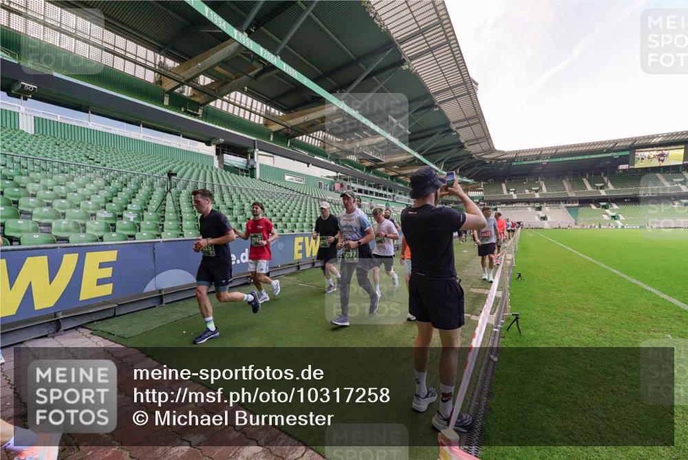 13.09.2026 - 21. swb-Marathon Bremen Michael Burmester http://msf.ph/oto/10317258 13.09.2026 13:14:35 Laufen im Stadion 263, 266, 270, 278, 300, 414, 460, 576, 600, 631, 768, 950, 956, 1005, 1008, 1047, 1143, 1392, 1408, 1426, 1573, 1596, 1818, 1819, 1991, 2024, 2035, 2079, 2233, 2235, 2314, 2359, 2387, 2412, 2457, 2466, 2484, 2494, 2521, 2540, 2564, 2612, 2665, 2690, 2691, 2693, 2737, 2760, 2773, 2816, 2829, 2838, 2859, 2861, 2865, 2887, 2921, 2958, 2972, 2978, 3016, 3111, 3209, 3277, 3304, 3313, 3355, 3378, 3405, 3428, 3653, 3661, 3670, 3680, 3829, 4034, 4080, 4306, 703 meine-sportfotos.de