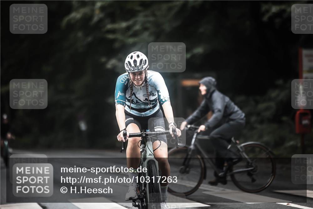 13.09.2026 - Stadtparktriathlon H.Heesch http://msf.ph/oto/10317263 13.09.2026 13:01:00 Radfahren 1298, 1319, 1321, 1324, 1367 meine-sportfotos.de