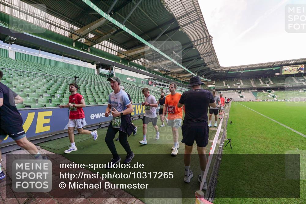 13.09.2026 - 21. swb-Marathon Bremen Michael Burmester http://msf.ph/oto/10317265 13.09.2026 13:14:36 Laufen im Stadion 263, 266, 270, 278, 300, 414, 460, 576, 600, 631, 768, 950, 956, 1005, 1008, 1047, 1143, 1392, 1408, 1426, 1573, 1596, 1818, 1819, 1991, 2024, 2035, 2079, 2233, 2235, 2314, 2359, 2387, 2412, 2457, 2466, 2484, 2494, 2521, 2540, 2564, 2612, 2665, 2690, 2691, 2693, 2737, 2760, 2816, 2829, 2838, 2859, 2861, 2865, 2887, 2921, 2958, 2972, 2978, 3016, 3111, 3209, 3277, 3304, 3355, 3378, 3405, 3428, 3653, 3661, 3670, 3680, 3829, 4034, 4080, 4306, 703 meine-sportfotos.de