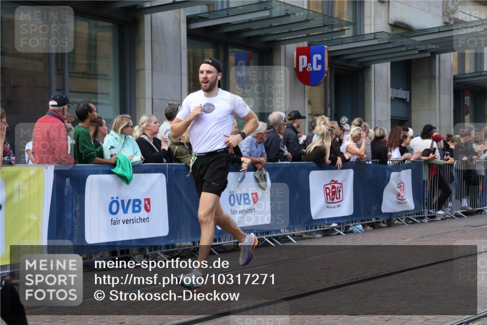 13.09.2026 - 21. swb-Marathon Bremen Strokosch-Dieckow http://msf.ph/oto/10317271 13.09.2026 13:16:41 Ziel 385, 472, 675, 1970, 2052, 2319, 2473, 2809, 3246, 3706, 3716, 3961, 4137, 4156, 5772, 6049, 6531, 6535, 6624, 6704, 6819, 6953, 7284, 7297, 7387, 8111, 8418, 8858, 675, 696, 734, 792, 816, 827, 985, 1076, 1162, 2474, 2604, 4135, 4485, 5255, 5554, 5772, 5963, 6367, 6535, 7053, 7603, 7801, 7875, 8171, 8288 meine-sportfotos.de
