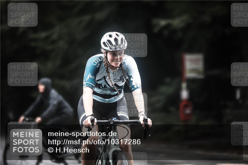 13.09.2026 - Stadtparktriathlon H.Heesch http://msf.ph/oto/10317286 13.09.2026 13:01:00 Radfahren 1298, 1319, 1321, 1324, 1367 meine-sportfotos.de