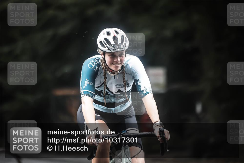 13.09.2026 - Stadtparktriathlon H.Heesch http://msf.ph/oto/10317301 13.09.2026 13:01:01 Radfahren 1298, 1319, 1321, 1324, 1367 meine-sportfotos.de