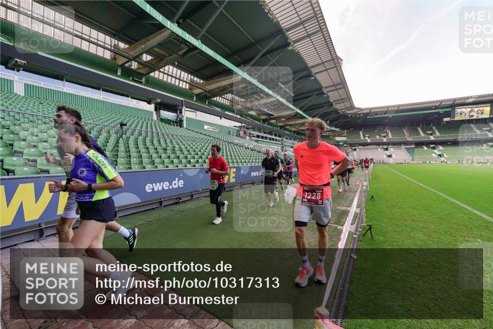 13.09.2026 - 21. swb-Marathon Bremen Michael Burmester http://msf.ph/oto/10317313 13.09.2026 13:14:42 Laufen im Stadion 263, 266, 270, 300, 414, 460, 600, 631, 768, 956, 1008, 1047, 1392, 1408, 1426, 1573, 1596, 1818, 1819, 2024, 2035, 2079, 2233, 2235, 2314, 2359, 2385, 2387, 2412, 2457, 2466, 2484, 2494, 2521, 2540, 2564, 2667, 2690, 2691, 2693, 2737, 2760, 2783, 2816, 2829, 2838, 2859, 2861, 2865, 2887, 2958, 2972, 2978, 3016, 3111, 3157, 3185, 3209, 3277, 3304, 3355, 3378, 3405, 3428, 3653, 3661, 3670, 3680, 3829, 4034, 4080, 4306, 703 meine-sportfotos.de