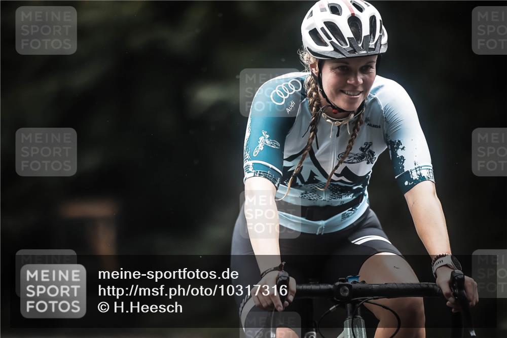 13.09.2026 - Stadtparktriathlon H.Heesch http://msf.ph/oto/10317316 13.09.2026 13:01:01 Radfahren 1298, 1319, 1321, 1324, 1367 meine-sportfotos.de