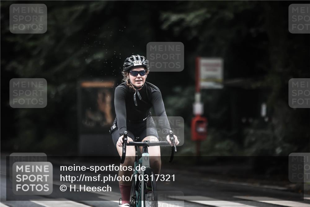 13.09.2026 - Stadtparktriathlon H.Heesch http://msf.ph/oto/10317321 13.09.2026 13:01:05 Radfahren 1209, 1298, 1321, 1325, 1367, 1400 meine-sportfotos.de