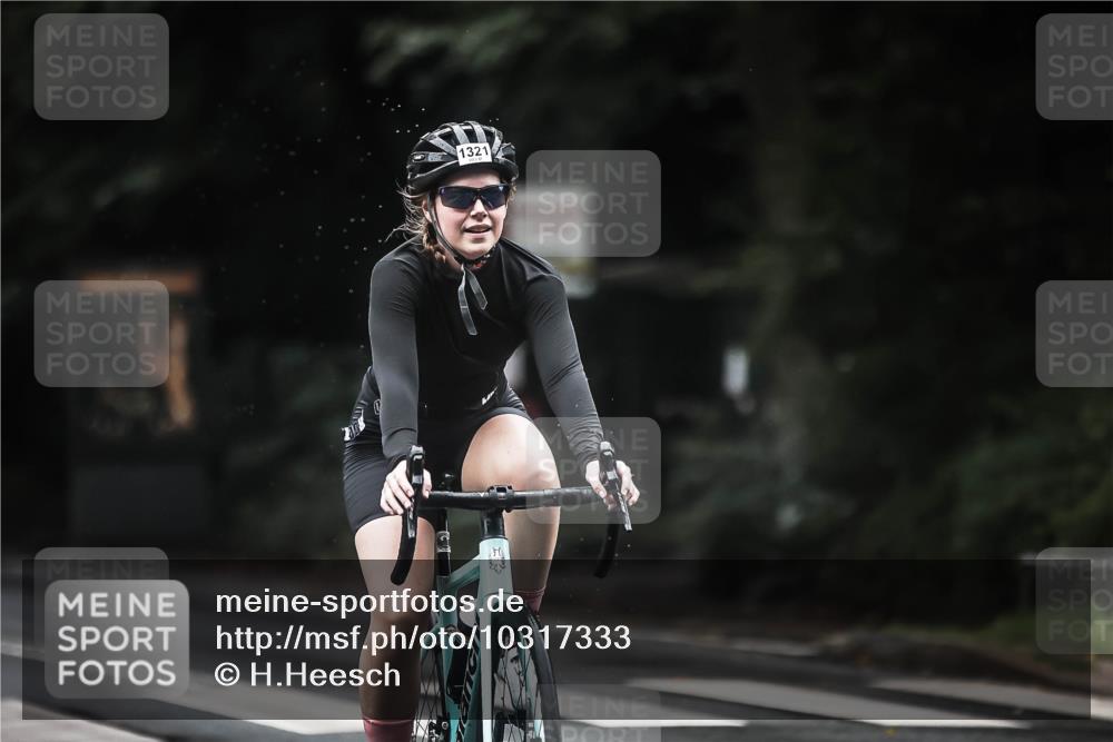 13.09.2026 - Stadtparktriathlon H.Heesch http://msf.ph/oto/10317333 13.09.2026 13:01:05 Radfahren 1209, 1298, 1321, 1325, 1367, 1400 meine-sportfotos.de