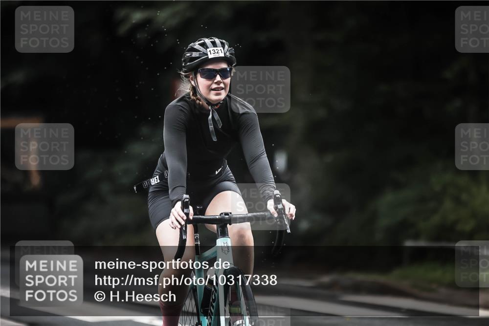 13.09.2026 - Stadtparktriathlon H.Heesch http://msf.ph/oto/10317338 13.09.2026 13:01:05 Radfahren 1209, 1298, 1321, 1325, 1367, 1400 meine-sportfotos.de