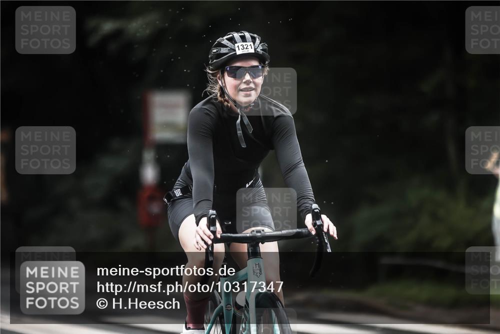13.09.2026 - Stadtparktriathlon H.Heesch http://msf.ph/oto/10317347 13.09.2026 13:01:05 Radfahren 1209, 1298, 1321, 1325, 1367, 1400 meine-sportfotos.de
