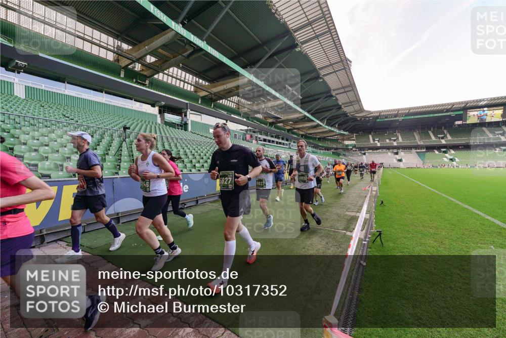 13.09.2026 - 21. swb-Marathon Bremen Michael Burmester http://msf.ph/oto/10317352 13.09.2026 13:14:45 Laufen im Stadion 263, 266, 270, 300, 414, 460, 600, 631, 768, 956, 1008, 1047, 1392, 1408, 1426, 1573, 1596, 1818, 1819, 2024, 2035, 2079, 2233, 2235, 2314, 2359, 2385, 2386, 2387, 2412, 2457, 2466, 2484, 2494, 2521, 2540, 2564, 2667, 2690, 2691, 2693, 2737, 2760, 2783, 2829, 2838, 2859, 2861, 2865, 2887, 2958, 2972, 2978, 3111, 3157, 3185, 3209, 3277, 3304, 3355, 3378, 3405, 3428, 3653, 3661, 3670, 3680, 3829, 4034, 4080, 4306, 703 meine-sportfotos.de