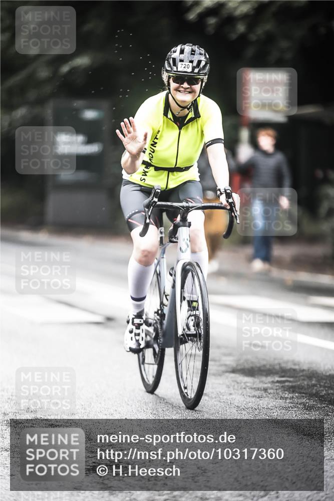 13.09.2026 - Stadtparktriathlon H.Heesch http://msf.ph/oto/10317360 13.09.2026 11:53:09 Radfahren 720, 798, 839, 844, 866 meine-sportfotos.de