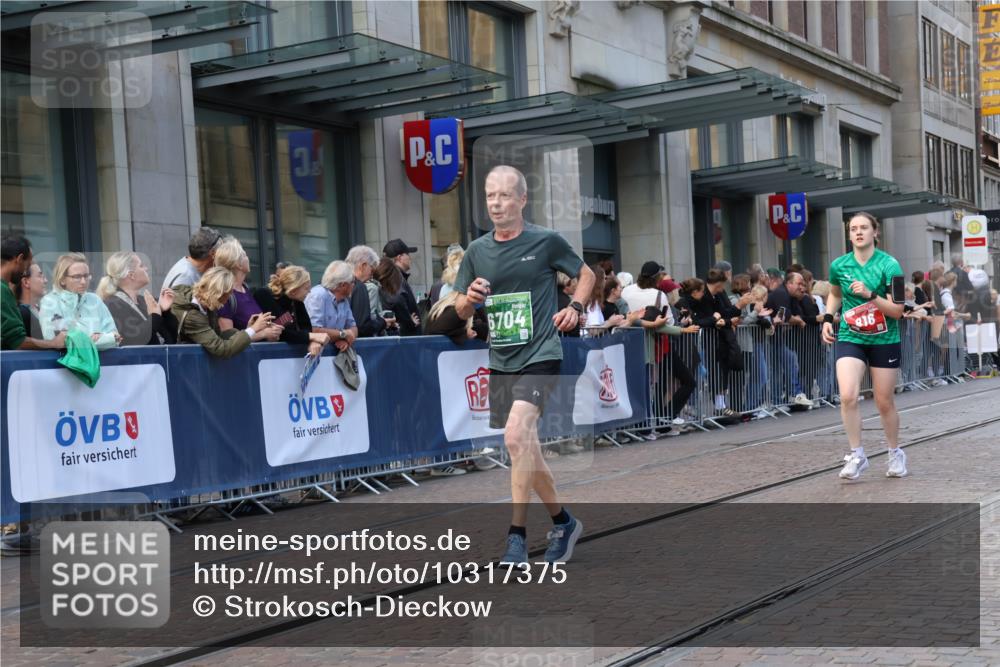 13.09.2026 - 21. swb-Marathon Bremen Strokosch-Dieckow http://msf.ph/oto/10317375 13.09.2026 13:16:43 Ziel 385, 472, 1970, 2052, 2319, 3246, 3706, 3961, 4137, 4156, 6049, 6531, 6624, 6704, 6819, 6953, 7284, 7297, 7387, 8111, 8418, 8858, 472, 675, 696, 734, 816, 827, 985, 1076, 1162, 2473, 2474, 2604, 2809, 3716, 4135, 4485, 5255, 5772, 5963, 6367, 6531, 6535, 7053, 7603, 7801, 7875, 8171, 8288 meine-sportfotos.de
