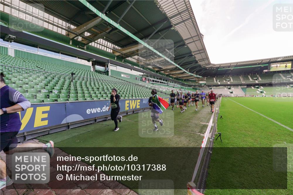 13.09.2026 - 21. swb-Marathon Bremen Michael Burmester http://msf.ph/oto/10317388 13.09.2026 13:14:52 Laufen im Stadion 263, 266, 300, 414, 460, 600, 631, 768, 956, 1008, 1047, 1392, 1408, 1573, 1596, 1818, 1819, 2024, 2035, 2079, 2233, 2235, 2314, 2359, 2385, 2386, 2387, 2412, 2457, 2466, 2484, 2494, 2521, 2540, 2564, 2667, 2690, 2691, 2693, 2737, 2760, 2783, 2829, 2838, 2859, 2861, 2865, 2874, 2887, 2958, 2972, 2978, 3075, 3111, 3157, 3165, 3185, 3209, 3265, 3304, 3355, 3378, 3405, 3428, 3653, 3661, 3670, 3680, 3829, 4034, 4080, 4306, 703 meine-sportfotos.de
