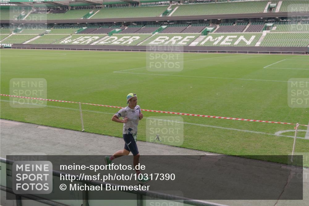 13.09.2026 - 21. swb-Marathon Bremen Michael Burmester http://msf.ph/oto/10317390 13.09.2026 12:52:37 Laufen im Stadion 102, 107, 145, 235, 683, 734, 755, 792, 863, 985, 987, 1033, 1043, 1056, 1125, 1146, 1162, 1232, 1252, 1297, 1433, 1445, 1455, 1492, 1528, 1542, 1646, 1664, 1704, 1955, 2007, 2008, 2043, 2203, 2350, 2401, 2447, 2480, 2498, 2759, 2767, 2820, 2847, 2858, 3085, 3149, 3236, 3336, 3362, 3440, 3448, 3566, 3703, 3830, 3899, 3988, 4165, 4283, 4429, 4475, 4571, 4573, 4582, 4605, 4727, 4781, 4782, 4895, 5079, 5152, 5168, 5379, 6274, 8798 meine-sportfotos.de