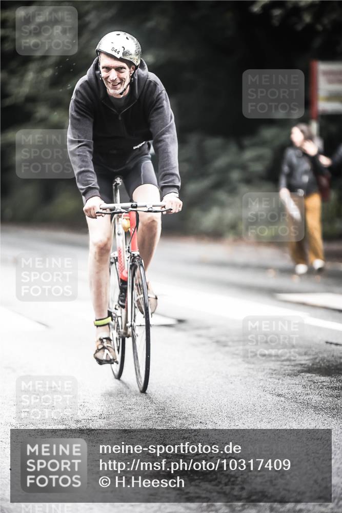 13.09.2026 - Stadtparktriathlon H.Heesch http://msf.ph/oto/10317409 13.09.2026 11:53:10 Radfahren 720, 798, 839, 844, 866 meine-sportfotos.de