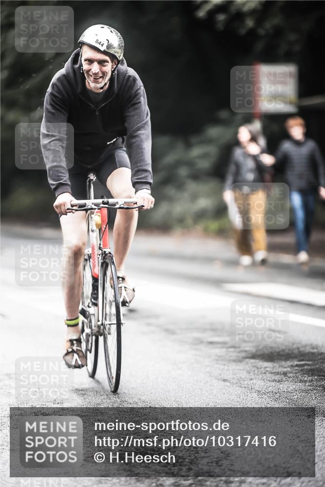 13.09.2026 - Stadtparktriathlon H.Heesch http://msf.ph/oto/10317416 13.09.2026 11:53:10 Radfahren 720, 798, 839, 844, 866 meine-sportfotos.de