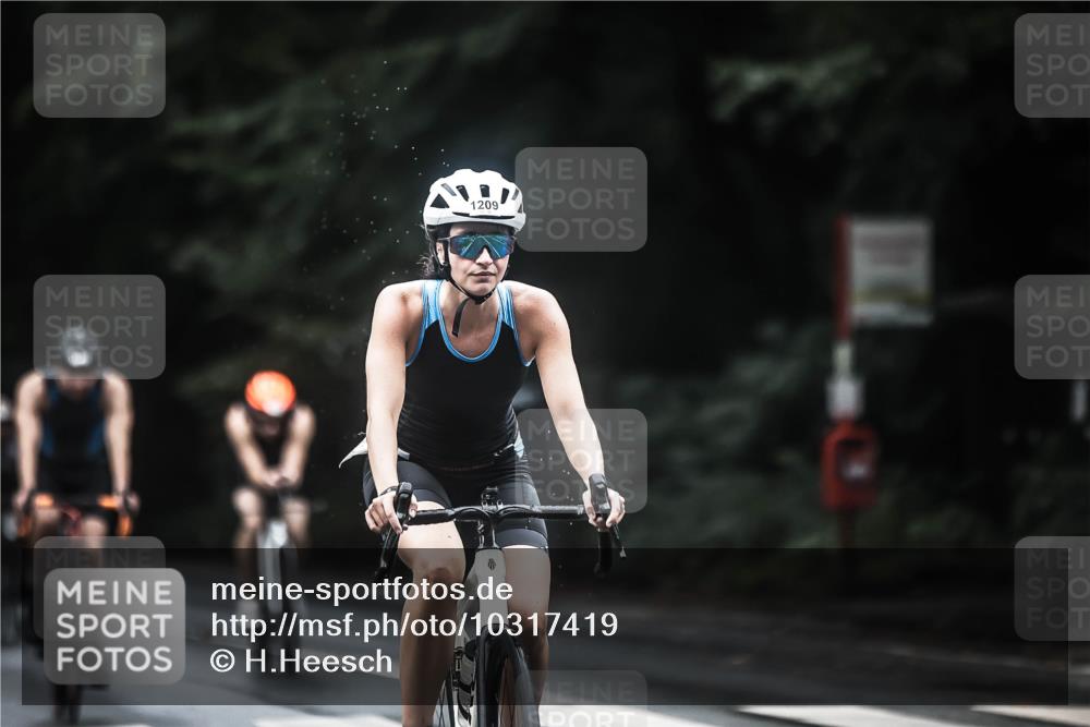 13.09.2026 - Stadtparktriathlon H.Heesch http://msf.ph/oto/10317419 13.09.2026 13:01:09 Radfahren 1209, 1216, 1298, 1321, 1325, 1388, 1400 meine-sportfotos.de