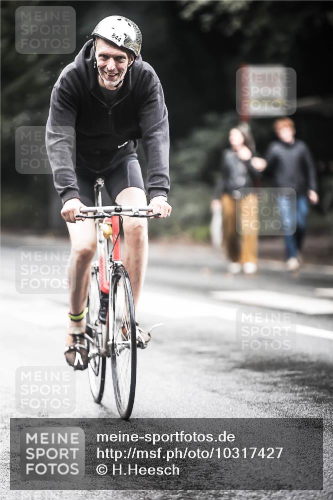 13.09.2026 - Stadtparktriathlon H.Heesch http://msf.ph/oto/10317427 13.09.2026 11:53:10 Radfahren 720, 798, 839, 844, 866 meine-sportfotos.de