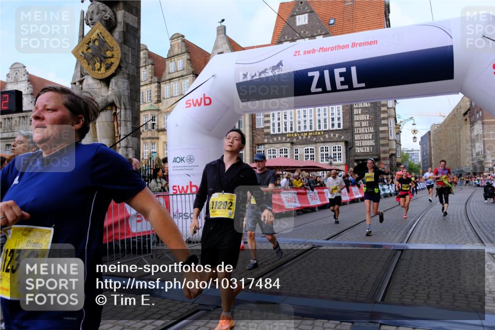 13.09.2026 - 21. swb-Marathon Bremen Tim E. http://msf.ph/oto/10317484 13.09.2026 10:57:29 Ziel 10157, 10166, 10578, 10687, 10700, 10772, 10969, 11236, 11292, 11484, 11667, 12032, 12263, 12382, 12383, 12400, 12411 meine-sportfotos.de