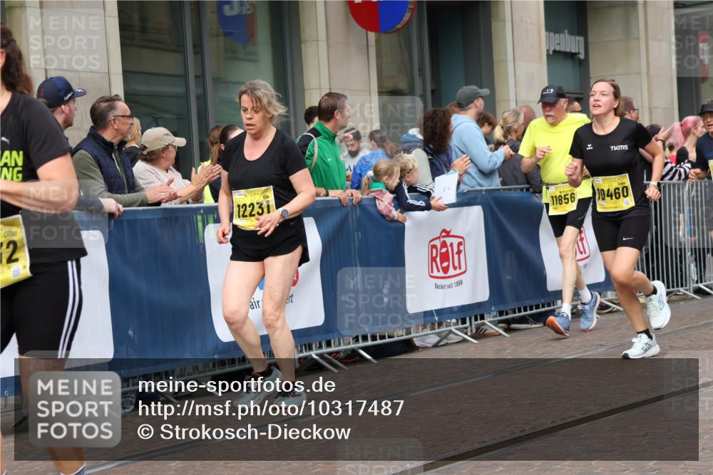 13.09.2026 - 21. swb-Marathon Bremen Strokosch-Dieckow http://msf.ph/oto/10317487 13.09.2026 10:57:40 Ziel 10078, 10543, 10559, 10565, 10604, 10673, 10707, 10728, 10826, 10828, 10903, 10914, 10931, 10932, 11136, 11153, 11332, 11532, 11568, 11824, 11856, 11863, 11884, 12228, 12231, 12427, 12441, 12482, 12551, 12555, 10177, 10226, 10300, 10394, 10460, 10517, 10518, 11106, 11245, 11365, 11480, 11498, 11532, 11568, 11609, 11734, 11965, 11966, 12037, 12111, 12222, 12264, 12372, 12400 meine-sportfotos.de