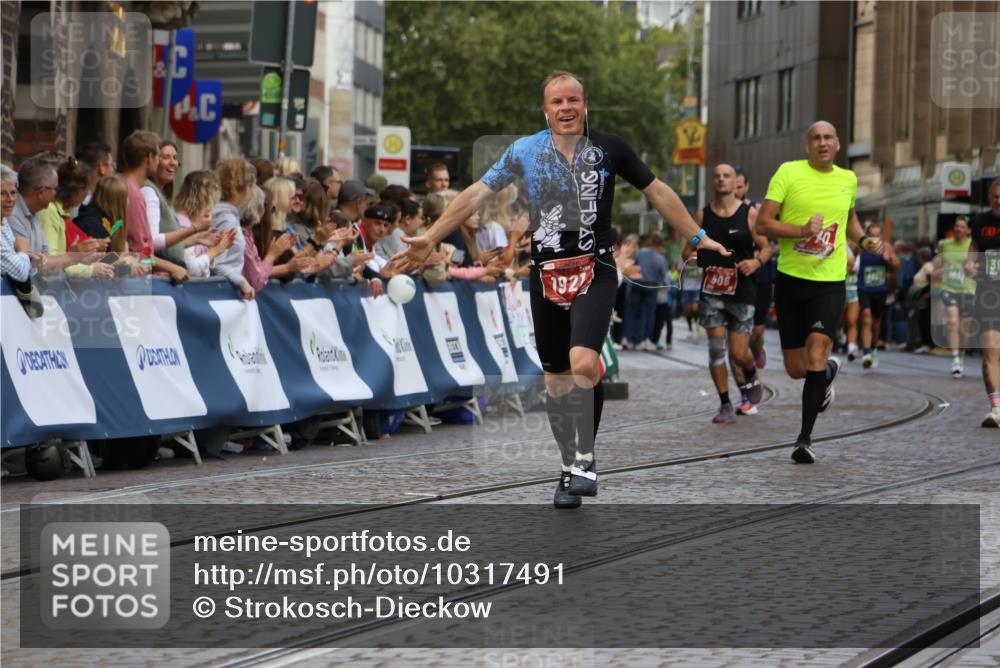 13.09.2026 - 21. swb-Marathon Bremen Strokosch-Dieckow http://msf.ph/oto/10317491 13.09.2026 13:06:52 Ziel 508, 788, 1770, 1921, 2832, 3910, 4777, 6951, 7590, 8621, 13148, 749, 1540, 3794, 3973, 8888, 9708 meine-sportfotos.de