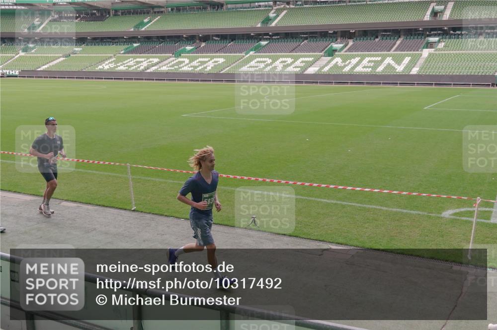 13.09.2026 - 21. swb-Marathon Bremen Michael Burmester http://msf.ph/oto/10317492 13.09.2026 12:52:46 Laufen im Stadion 102, 107, 145, 235, 376, 541, 615, 616, 683, 734, 755, 792, 863, 982, 985, 987, 1033, 1043, 1056, 1125, 1146, 1162, 1232, 1252, 1297, 1433, 1445, 1492, 1528, 1542, 1646, 1664, 1704, 1707, 1814, 1955, 2007, 2008, 2043, 2203, 2280, 2350, 2362, 2401, 2422, 2447, 2454, 2480, 2498, 2759, 2767, 2820, 2847, 2858, 2997, 3085, 3149, 3236, 3336, 3362, 3448, 3566, 3703, 3830, 3899, 3988, 4165, 4283, 4429, 4475, 4571, 4573, 4582, 4605, 4781, 4895, 5079, 5152, 5168, 5379 meine-sportfotos.de