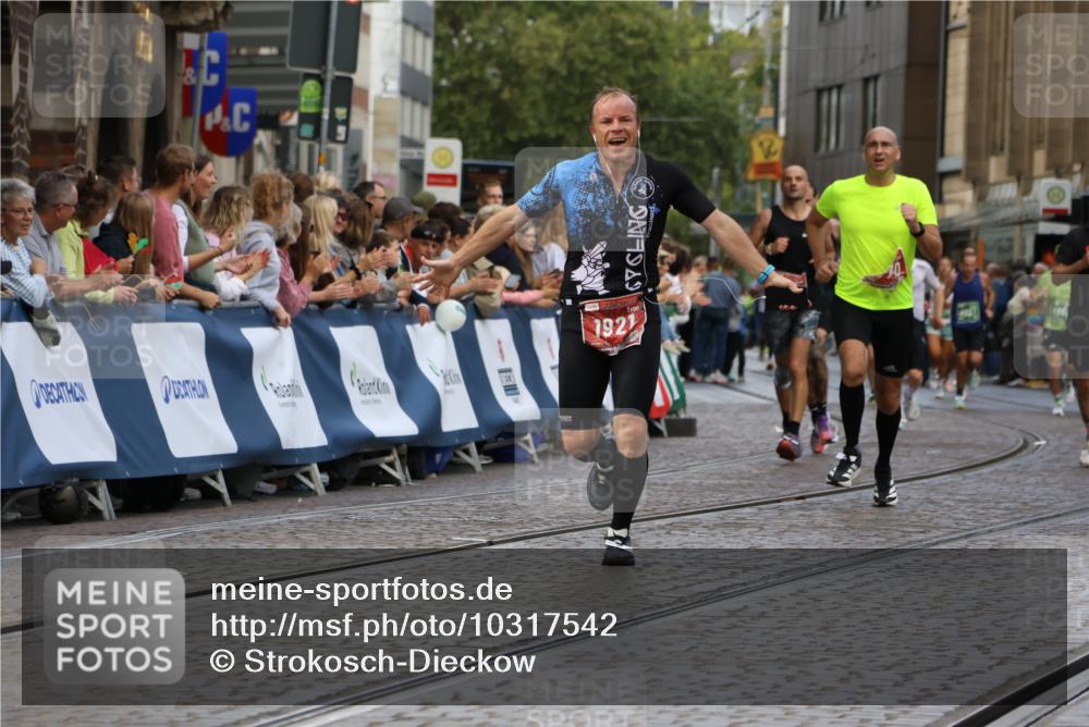 13.09.2026 - 21. swb-Marathon Bremen Strokosch-Dieckow http://msf.ph/oto/10317542 13.09.2026 13:06:52 Ziel 508, 788, 1770, 1921, 2832, 3910, 4777, 6951, 7590, 8621, 13148, 749, 1540, 3794, 3973, 8888, 9708 meine-sportfotos.de
