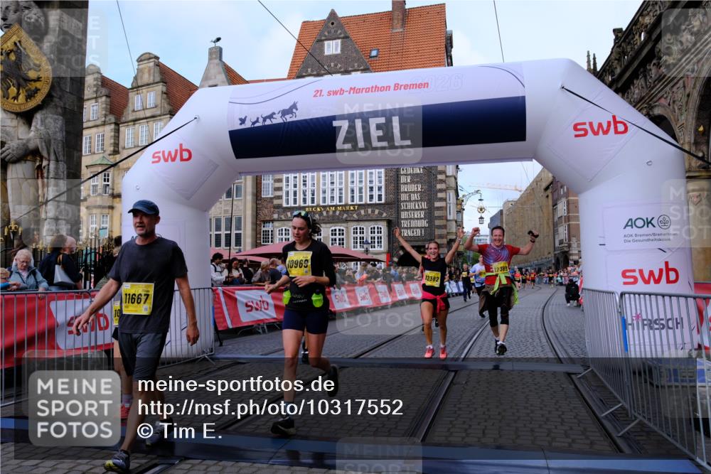 13.09.2026 - 21. swb-Marathon Bremen Tim E. http://msf.ph/oto/10317552 13.09.2026 10:57:30 Ziel 10157, 10166, 10578, 10687, 10700, 10772, 10969, 11236, 11292, 11484, 11667, 12032, 12263, 12382, 12383, 12400, 12411 meine-sportfotos.de