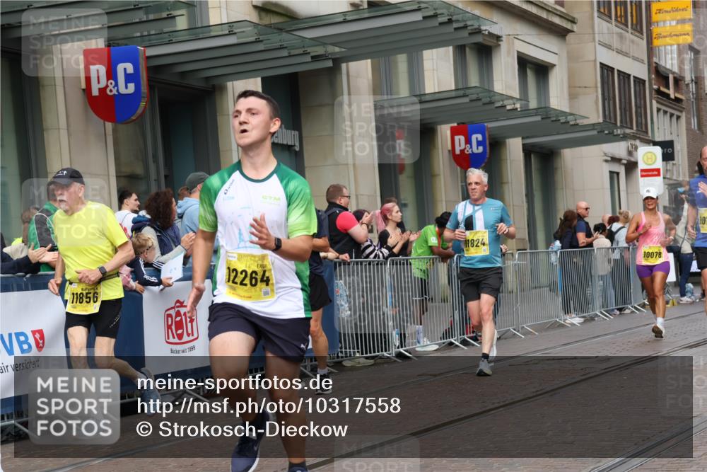 13.09.2026 - 21. swb-Marathon Bremen Strokosch-Dieckow http://msf.ph/oto/10317558 13.09.2026 10:57:41 Ziel 10078, 10494, 10543, 10559, 10565, 10604, 10673, 10707, 10728, 10826, 10828, 10903, 10914, 10931, 10932, 11136, 11153, 11332, 11752, 11824, 11856, 11863, 11884, 12228, 12231, 12427, 12441, 12482, 12551, 12555, 10177, 10226, 10300, 10394, 10460, 10517, 10518, 11106, 11153, 11245, 11365, 11480, 11498, 11532, 11568, 11609, 11734, 11965, 11966, 12037, 12111, 12222, 12264, 12372 meine-sportfotos.de