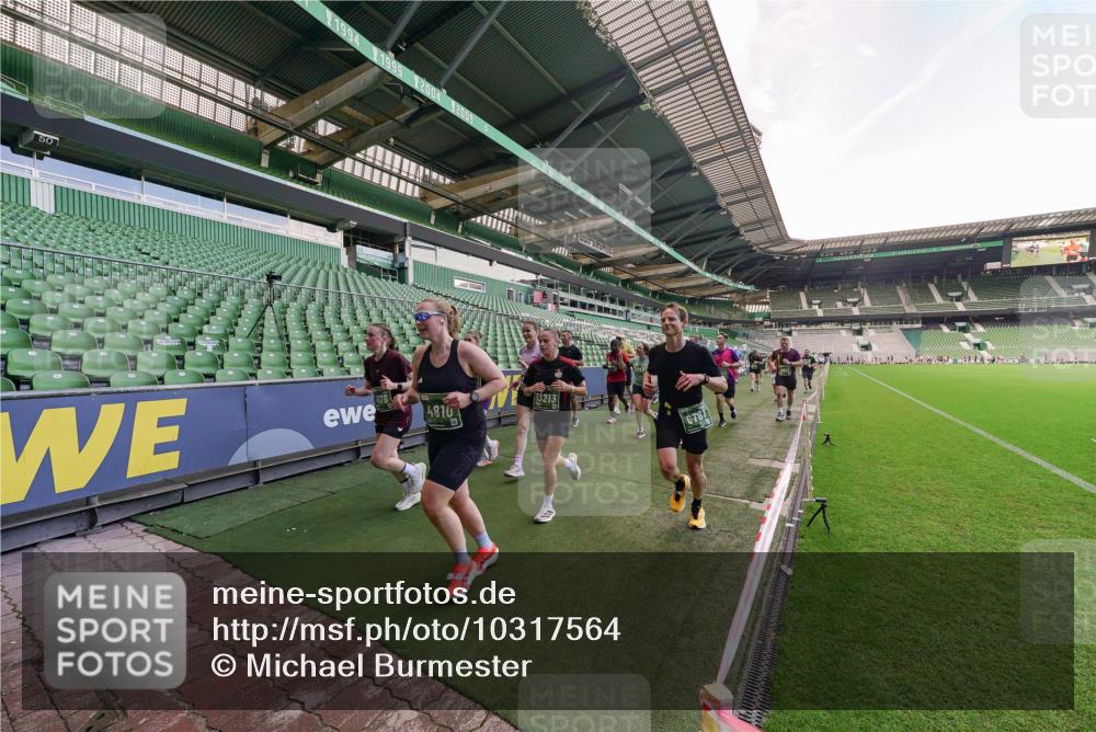 13.09.2026 - 21. swb-Marathon Bremen Michael Burmester http://msf.ph/oto/10317564 13.09.2026 13:15:05 Laufen im Stadion 143, 263, 266, 300, 414, 460, 631, 768, 956, 1008, 1047, 1392, 1408, 1573, 1818, 1819, 1874, 2024, 2035, 2218, 2233, 2235, 2314, 2359, 2385, 2386, 2387, 2412, 2457, 2466, 2468, 2484, 2494, 2521, 2540, 2564, 2667, 2690, 2691, 2693, 2737, 2760, 2783, 2829, 2838, 2859, 2861, 2865, 2874, 2887, 2958, 2978, 3075, 3111, 3157, 3165, 3185, 3209, 3265, 3304, 3355, 3378, 3382, 3405, 3428, 3486, 3653, 3661, 3670, 3680, 3829, 4034, 4080, 4306, 703 meine-sportfotos.de