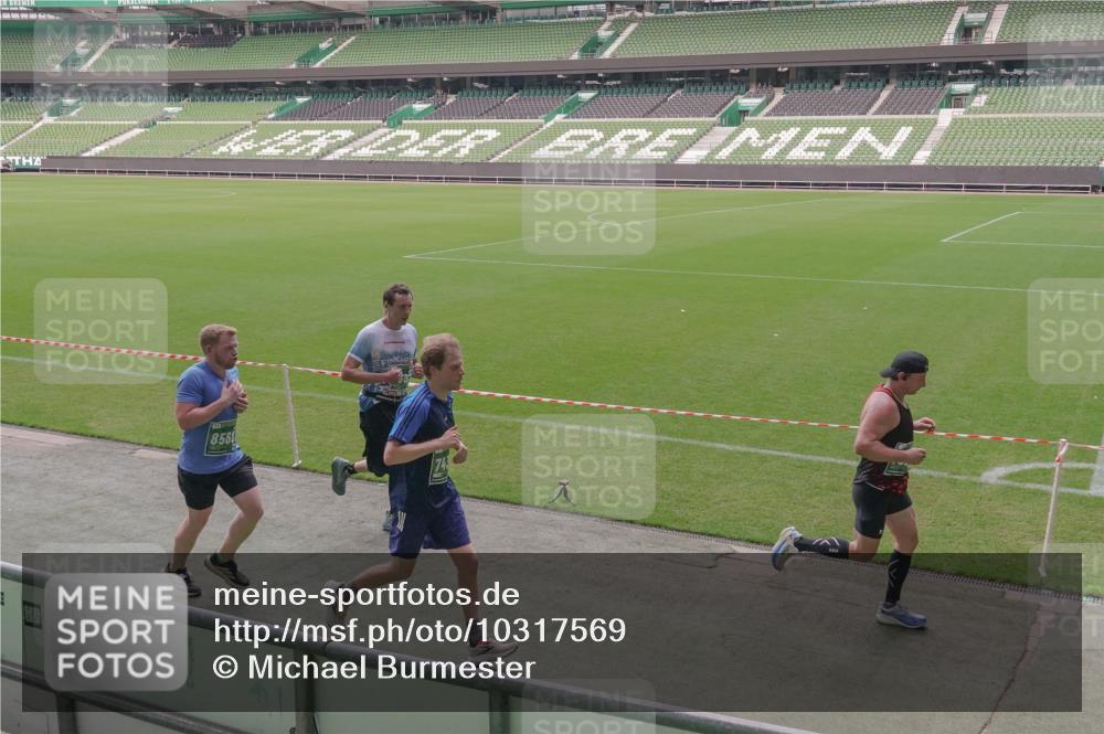 13.09.2026 - 21. swb-Marathon Bremen Michael Burmester http://msf.ph/oto/10317569 13.09.2026 12:52:54 Laufen im Stadion 102, 107, 145, 235, 313, 376, 541, 560, 615, 616, 683, 696, 734, 740, 755, 792, 863, 982, 985, 987, 1033, 1043, 1056, 1207, 1232, 1252, 1297, 1433, 1445, 1492, 1528, 1542, 1646, 1664, 1704, 1707, 1814, 1955, 2007, 2008, 2043, 2203, 2280, 2350, 2362, 2401, 2422, 2447, 2454, 2480, 2498, 2759, 2767, 2820, 2847, 2858, 2997, 3085, 3149, 3236, 3336, 3362, 3448, 3566, 3830, 3899, 3988, 4165, 4283, 4429, 4475, 4571, 4573, 4605, 4895, 5079, 5152, 5168, 5379 meine-sportfotos.de