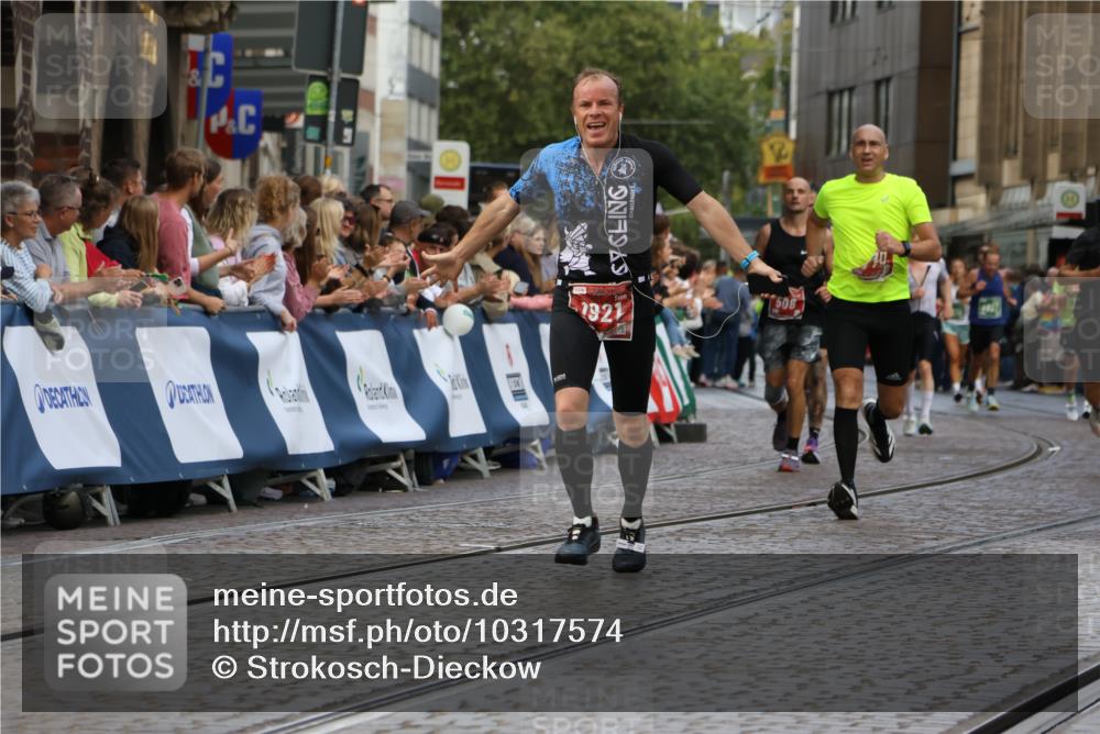 13.09.2026 - 21. swb-Marathon Bremen Strokosch-Dieckow http://msf.ph/oto/10317574 13.09.2026 13:06:53 Ziel 508, 788, 1770, 1921, 2832, 3910, 4777, 5238, 6951, 7590, 8621, 13148, 749, 1540, 3794, 3973, 9708 meine-sportfotos.de