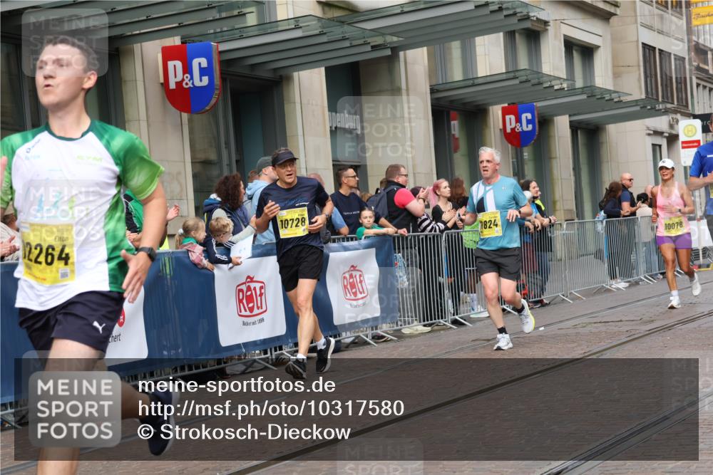 13.09.2026 - 21. swb-Marathon Bremen Strokosch-Dieckow http://msf.ph/oto/10317580 13.09.2026 10:57:41 Ziel 10078, 10494, 10543, 10559, 10565, 10604, 10673, 10707, 10728, 10826, 10828, 10903, 10914, 10931, 10932, 11136, 11153, 11332, 11752, 11824, 11856, 11863, 11884, 12228, 12231, 12427, 12441, 12482, 12551, 12555, 10177, 10226, 10300, 10394, 10460, 10517, 10518, 11106, 11153, 11245, 11365, 11480, 11498, 11532, 11568, 11609, 11734, 11965, 11966, 12037, 12111, 12222, 12264, 12372 meine-sportfotos.de