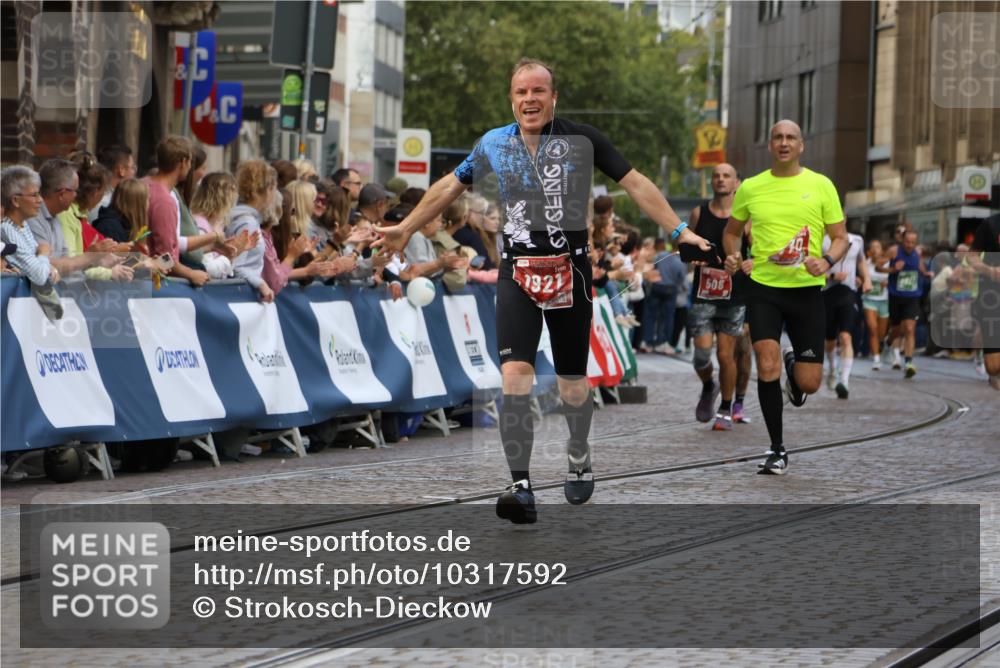 13.09.2026 - 21. swb-Marathon Bremen Strokosch-Dieckow http://msf.ph/oto/10317592 13.09.2026 13:06:53 Ziel 508, 788, 1770, 1921, 2832, 3910, 4777, 5238, 6951, 7590, 8621, 13148, 749, 1540, 3794, 3973, 9708 meine-sportfotos.de
