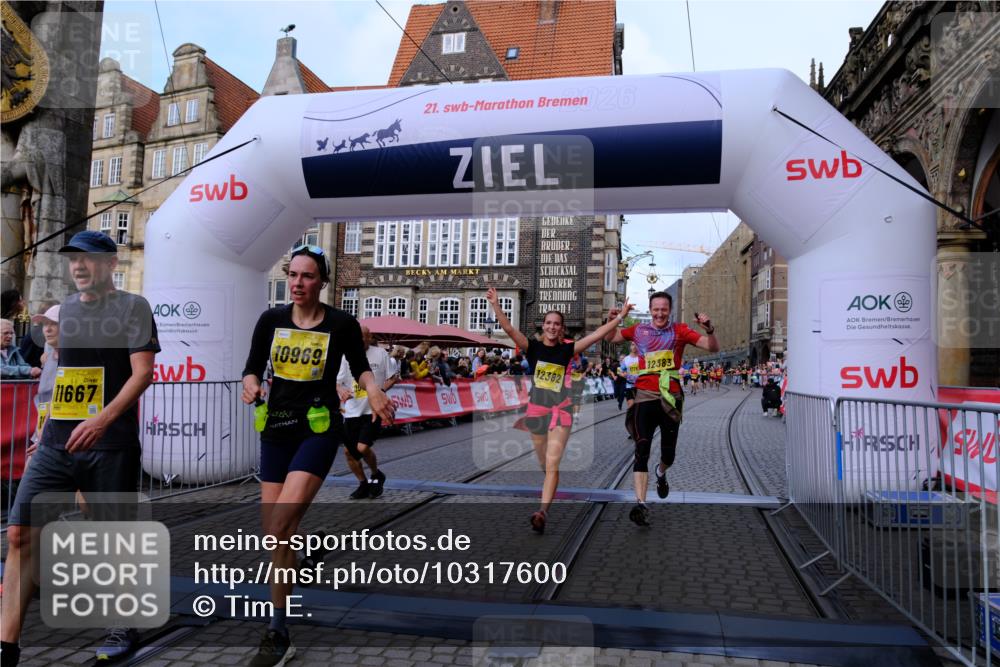 13.09.2026 - 21. swb-Marathon Bremen Tim E. http://msf.ph/oto/10317600 13.09.2026 10:57:31 Ziel 10166, 10517, 10518, 10578, 10687, 10700, 10772, 10969, 11236, 11292, 11484, 11609, 11667, 12263, 12382, 12383, 12400, 12411 meine-sportfotos.de