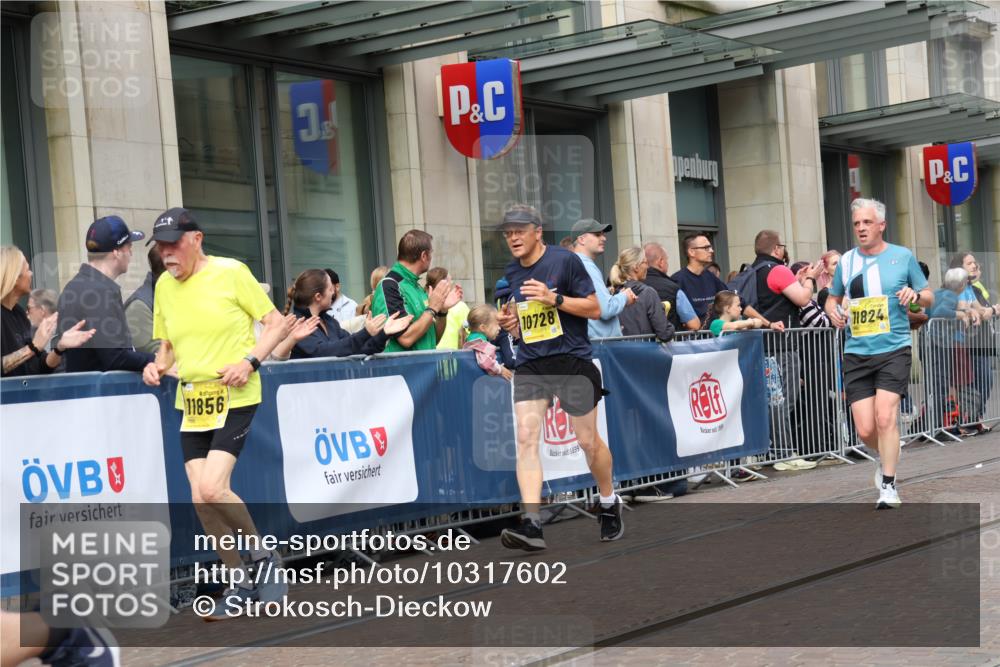 13.09.2026 - 21. swb-Marathon Bremen Strokosch-Dieckow http://msf.ph/oto/10317602 13.09.2026 10:57:41 Ziel 10078, 10494, 10543, 10559, 10565, 10604, 10673, 10707, 10728, 10826, 10828, 10903, 10914, 10931, 10932, 11136, 11153, 11332, 11752, 11824, 11856, 11863, 11884, 12228, 12231, 12427, 12441, 12482, 12551, 12555, 10177, 10226, 10300, 10394, 10460, 10517, 10518, 11106, 11153, 11245, 11365, 11480, 11498, 11532, 11568, 11609, 11734, 11965, 11966, 12037, 12111, 12222, 12264, 12372 meine-sportfotos.de