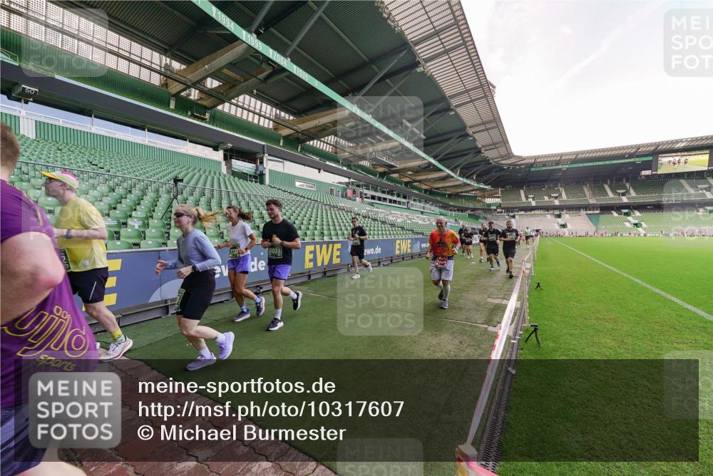 13.09.2026 - 21. swb-Marathon Bremen Michael Burmester http://msf.ph/oto/10317607 13.09.2026 13:15:09 Laufen im Stadion 143, 263, 266, 300, 414, 460, 598, 631, 653, 768, 956, 1008, 1047, 1392, 1408, 1573, 1818, 1819, 1874, 2013, 2024, 2035, 2218, 2233, 2235, 2314, 2359, 2385, 2386, 2387, 2412, 2457, 2466, 2468, 2484, 2494, 2521, 2540, 2564, 2667, 2690, 2691, 2693, 2737, 2760, 2783, 2829, 2838, 2859, 2861, 2865, 2874, 2887, 2958, 2978, 3001, 3075, 3111, 3157, 3165, 3185, 3209, 3237, 3265, 3304, 3355, 3378, 3382, 3405, 3428, 3486, 3512, 3653, 3661, 3670, 3680, 3829, 4034, 4080, 4306, 703 meine-sportfotos.de