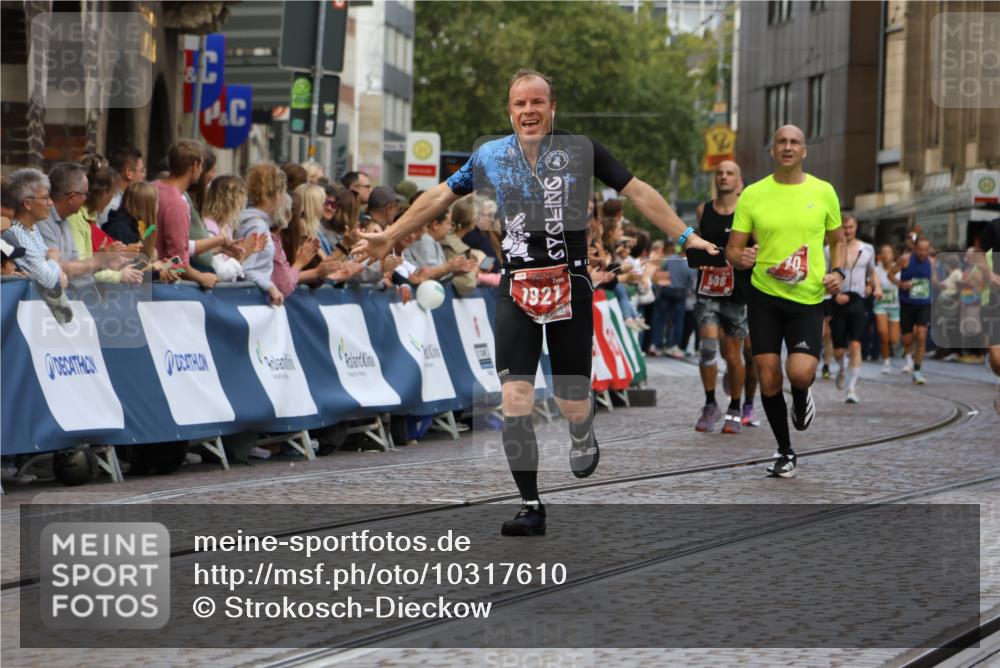 13.09.2026 - 21. swb-Marathon Bremen Strokosch-Dieckow http://msf.ph/oto/10317610 13.09.2026 13:06:53 Ziel 508, 788, 1770, 1921, 2832, 3910, 4777, 5238, 6951, 7590, 8621, 13148, 749, 1540, 3794, 3973, 9708 meine-sportfotos.de