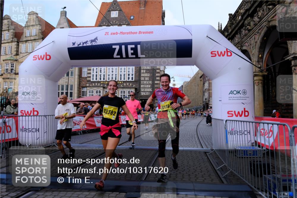 13.09.2026 - 21. swb-Marathon Bremen Tim E. http://msf.ph/oto/10317620 13.09.2026 10:57:31 Ziel 10166, 10517, 10518, 10578, 10687, 10700, 10772, 10969, 11236, 11292, 11484, 11609, 11667, 12263, 12382, 12383, 12400, 12411 meine-sportfotos.de