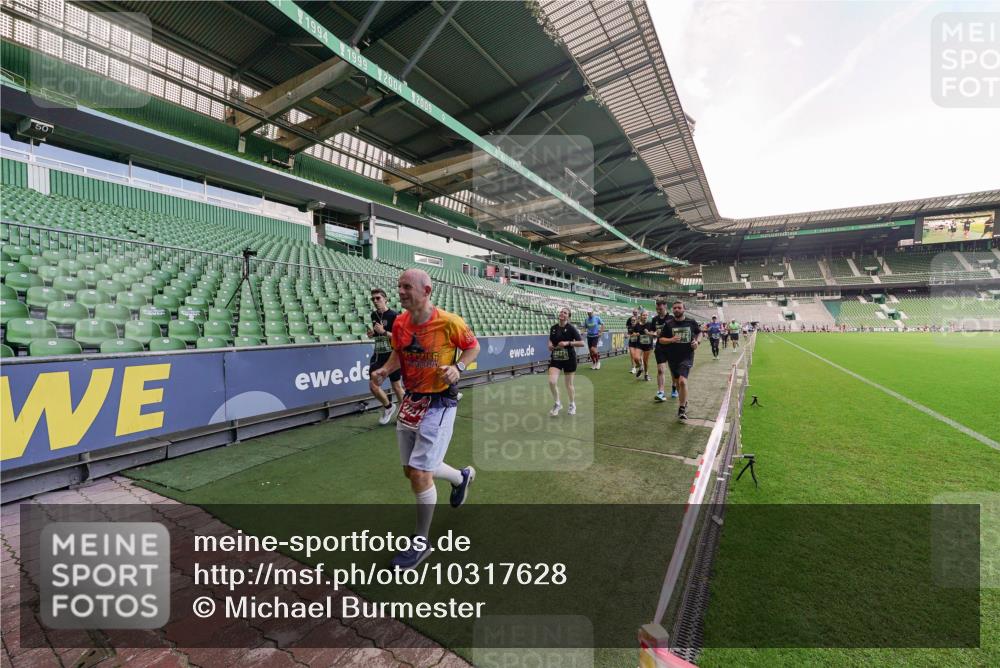 13.09.2026 - 21. swb-Marathon Bremen Michael Burmester http://msf.ph/oto/10317628 13.09.2026 13:15:11 Laufen im Stadion 143, 263, 266, 300, 414, 460, 598, 631, 653, 768, 956, 1008, 1047, 1392, 1408, 1573, 1818, 1819, 1874, 2013, 2024, 2035, 2218, 2233, 2235, 2314, 2359, 2385, 2386, 2412, 2457, 2466, 2468, 2484, 2494, 2521, 2540, 2564, 2667, 2678, 2690, 2691, 2693, 2737, 2760, 2783, 2829, 2838, 2859, 2861, 2865, 2874, 2887, 2958, 2978, 3001, 3075, 3111, 3157, 3165, 3185, 3209, 3237, 3265, 3304, 3355, 3378, 3382, 3405, 3428, 3486, 3512, 3653, 3661, 3670, 3680, 3829, 4034, 4080, 4306, 703 meine-sportfotos.de